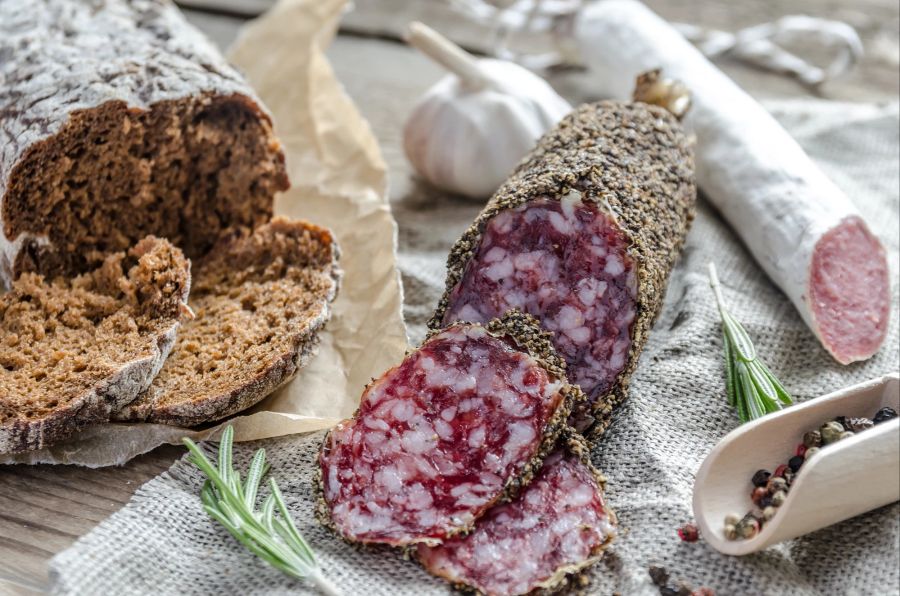 Brot Salami Tuch Pfefferkörner