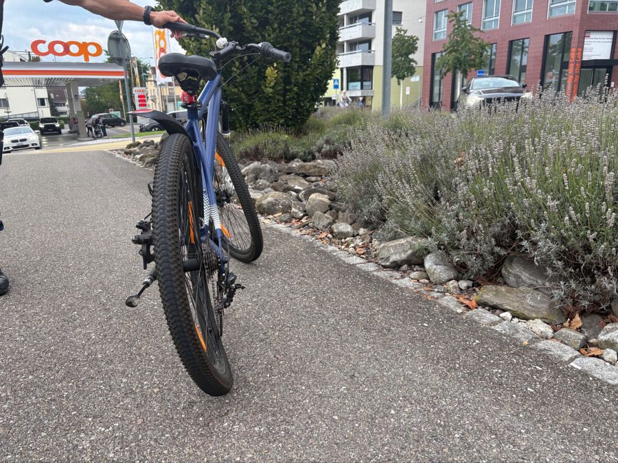 Die Velofahrerin wurde leicht verletzt.