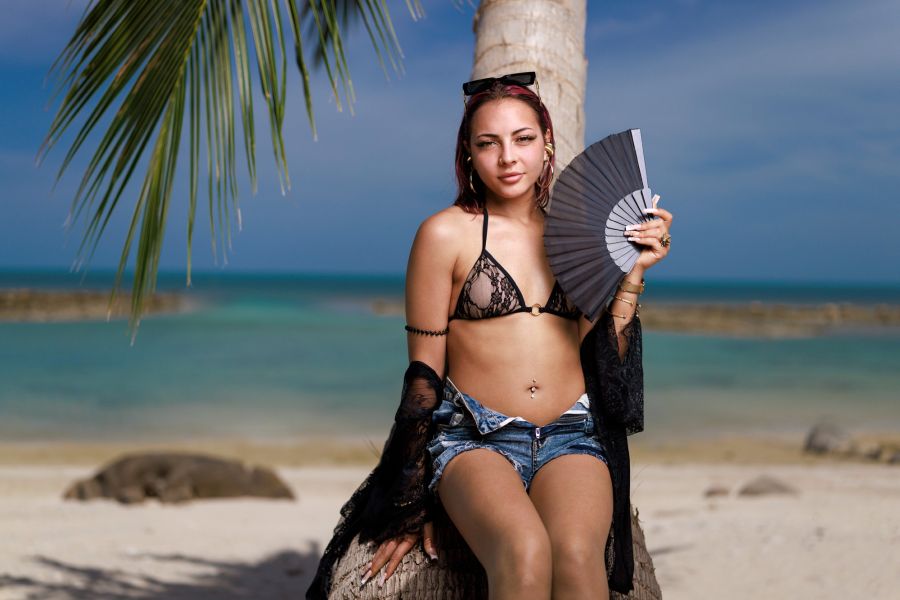 Chiara (23 | St.Gallen SG) Servicefachfrau: Ursprünglich aus Sizilien, ist die zielstrebige und temperamentvolle Chiara sehr überzeugt von ihrer Wirkung auf Männer. Aber auch Frauen gegenübe