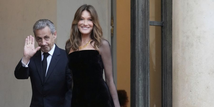 Nicolas Sarkozy und seine Frau Carla Bruni genossen seinen letzten Tag in der Freiheit in der Öffentlichkeit. Hier ein Bild des Paares vom 5. Juni 2025.
