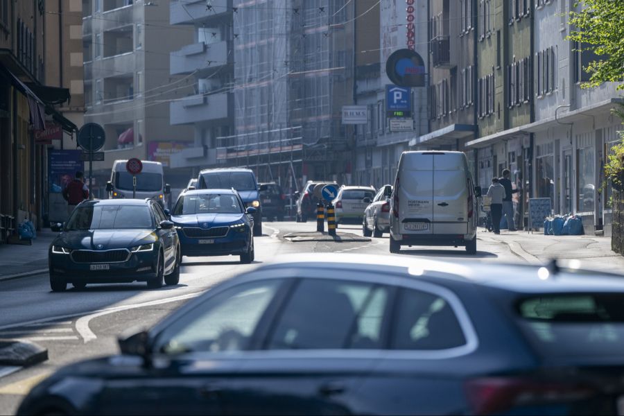 Die Luzerner Kantonsregierung will, dass weniger Kantonsangestellte mit dem Auto zur Arbeit fahren. (Symbolbild)