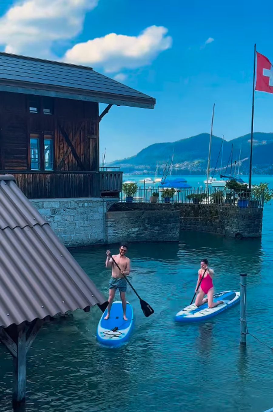 Die 35-Jährige und Luca Hänni geniessen den Sommer.