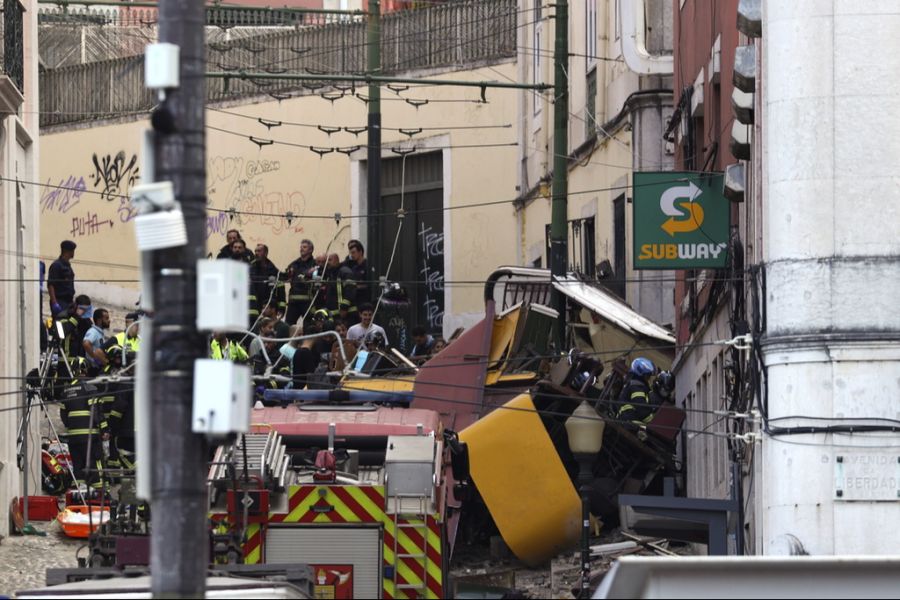 Polizei und Feuerwehr waren mit einem grossen Aufgebot im Einsatz.