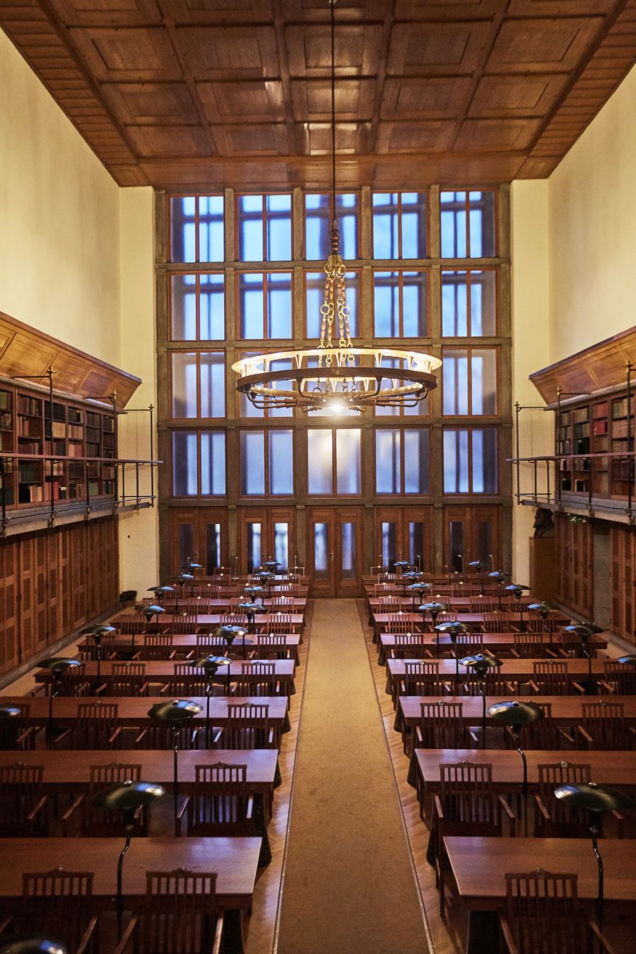 Bibliothek Saal Tische Stühle