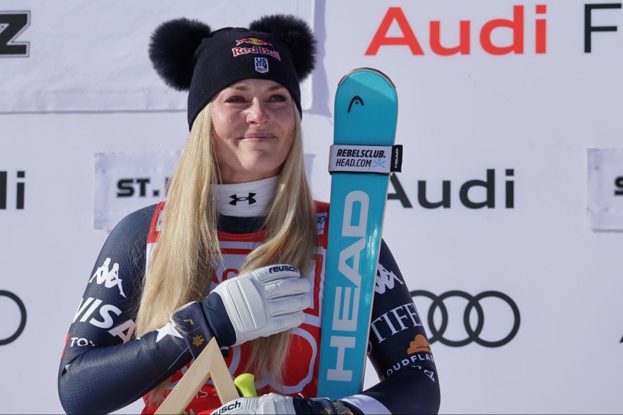 Lindsey Vonn kommen auf dem Siegerinnen-Treppchen die Tränen.