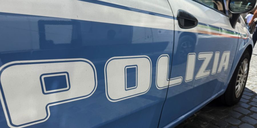 ARCHIV - Ein Wagen der italienischen Staatspolizei. Foto: Sabina Crisan/dpa/Archiv