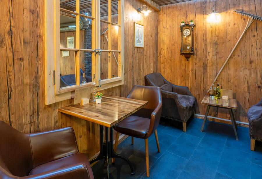 Holz Tische Sitzplätze Fruchtsaftbar