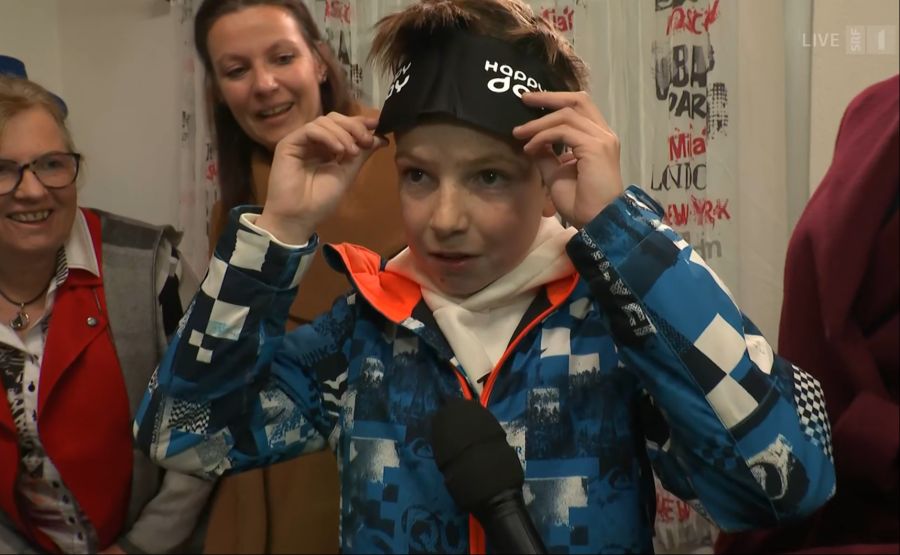 Luca wird in seinem Kinderzimmer live überrascht.