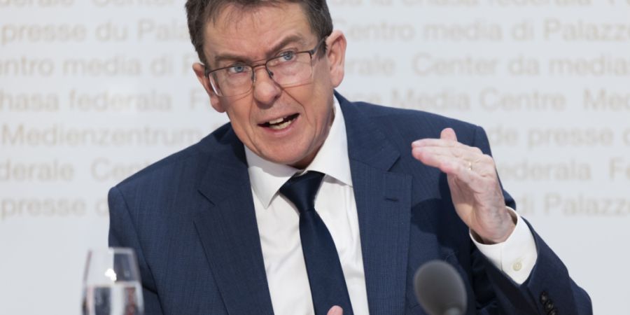 Der Bundesrat lehnt die SRG-Initiative mit der darin geforderten Gebührensenkung von 335 auf 200 Franken ab. Medienminister Albert Rösti verweist auf bereits eingeleitete Schritte zur...
