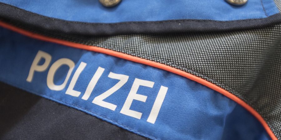 In Littau LU hat sich am Mittwoch ein Fussgänger bei einer Kollision mit einem Auto erhebliche Verletzungen zugezogen. (Symbolbild)