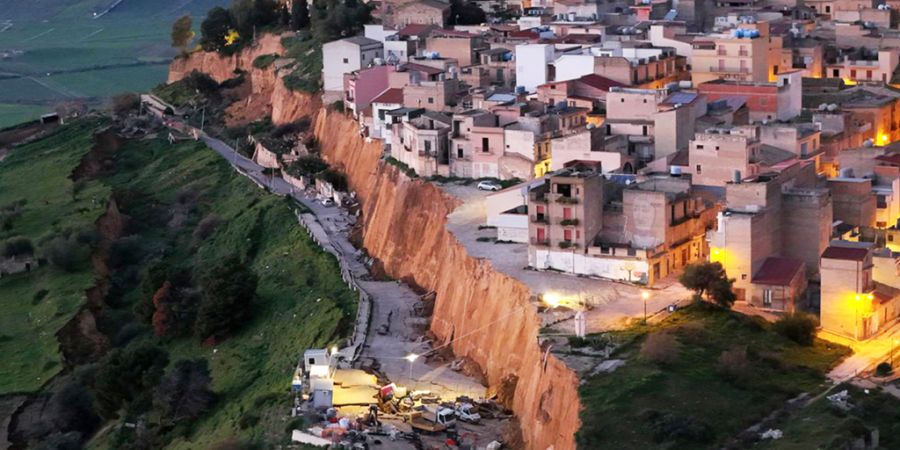 Luftaufnahmen von einem Erdrutsch, der das Dorf Niscemi in der Provinz Caltanissetta heimgesucht hat. Foto: Alberto Lo Bianco/LaPresse via ZUMA Press/dpa