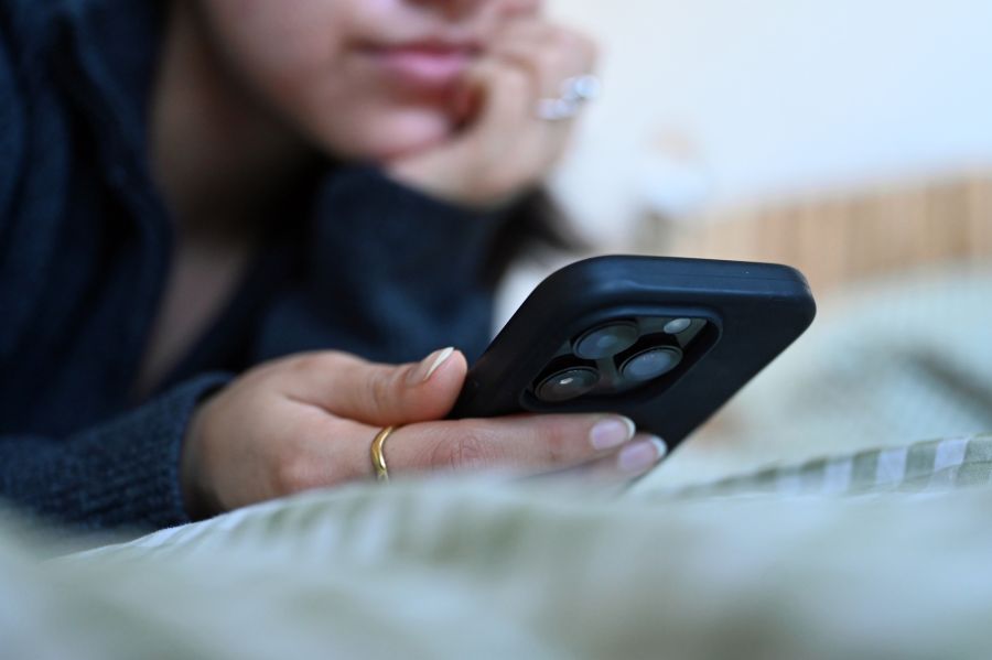 Man sei digital stark vernetzt und würde Beziehungen teilweise online pflegen.