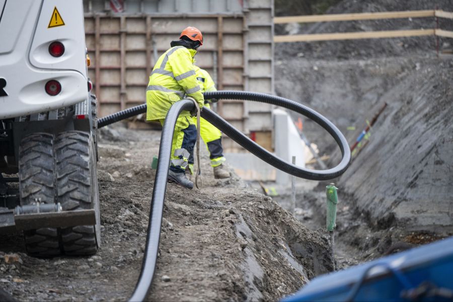 Die Arbeitslosenquote verharrte derweil im Februar bei 3,2 Prozent.