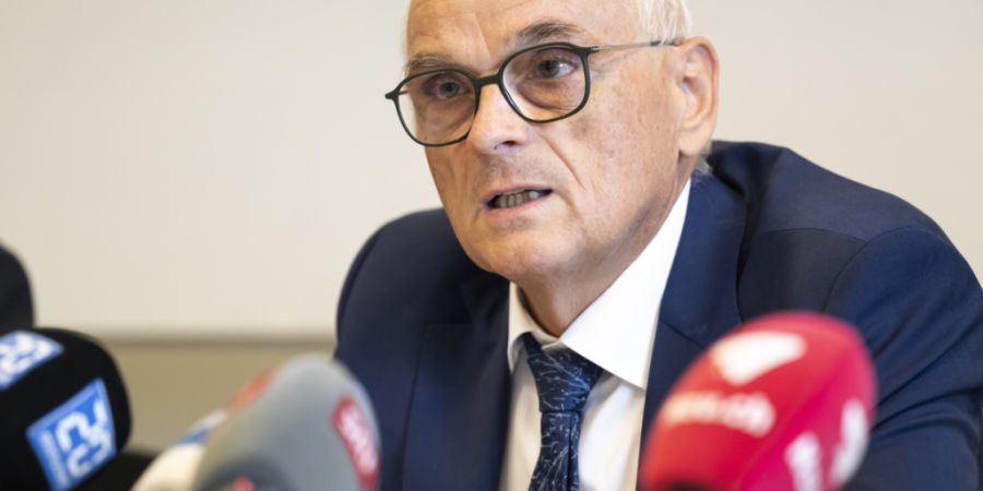 Regierungsrat Pierre Alain Schnegg präsentierte am Freitag die aktuellen Schwerpunkte seiner Gesundheits-, Sozial- und Integrationsdirektion. (Archivbild)