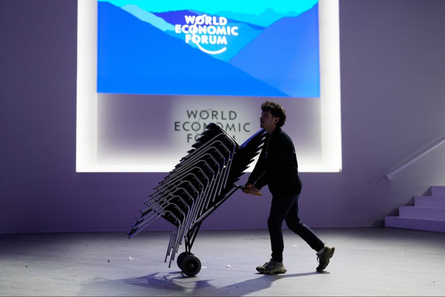 Anders als bisher bekannt umfasst die Beziehung zwischen dem WEF-Chef und Jeffrey Epstein über 100 Nachrichten. (Archivbild)