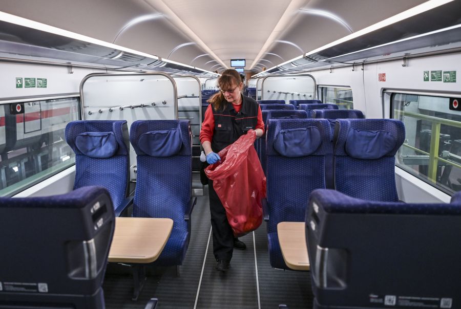 Konkret fordern Gewerkschaften nun mehr Personal und Zweierteams für Bahn-Mitarbeiter.