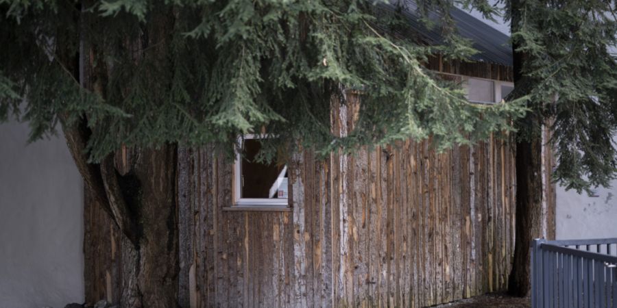 Durch ein Fenster stehen die Eingeschlossenen in der Wiborada-Zelle jeweils für Gespräche zur Verfügung. (Archivbild)