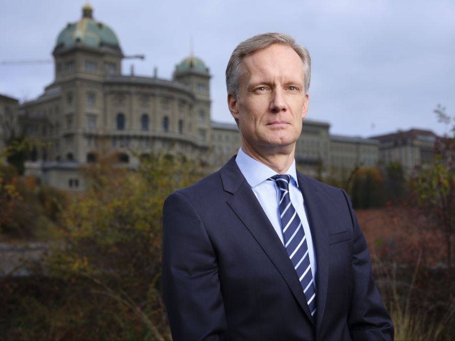 Das Bundesamt für Justiz sagt: «Es ist deshalb rechtswidrig, aus landwirtschaftspolitischen Überlegungen von einer Anpassung der Grenzwerte von bestimmten Stoffen abzusehen.» Hier im Bild: Michael Schöll, Direktor des Bundesamts für Justiz.