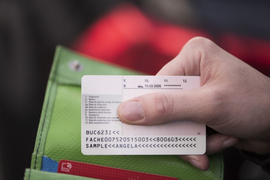 Er beleidigte und bedrohte zwei Mitarbeiter. (Symbolbild)