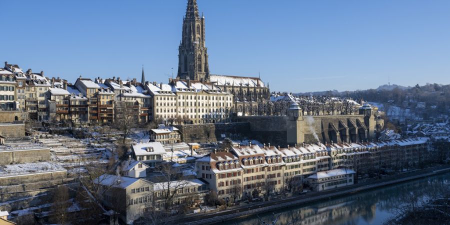 Das Berner Kantonsparlament wird sich in seiner gut zweiwöchigen Märzsession mit der Frage der Kirchensteuern für Unternehmen befassen. (Symbolbild)