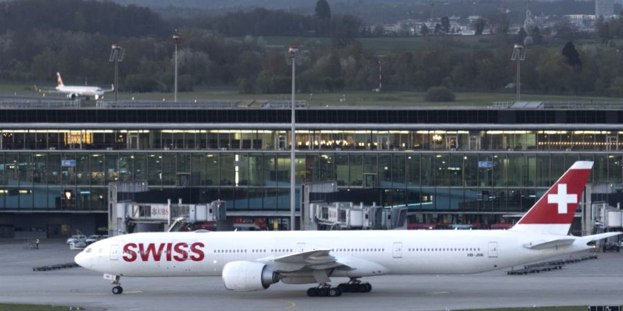Nach dem ungeplanten Zwischenstopp in Almaty landete die Swiss-Maschine am Freitagmorgen um 06.45 Uhr in Zürich. (Symbolbild)