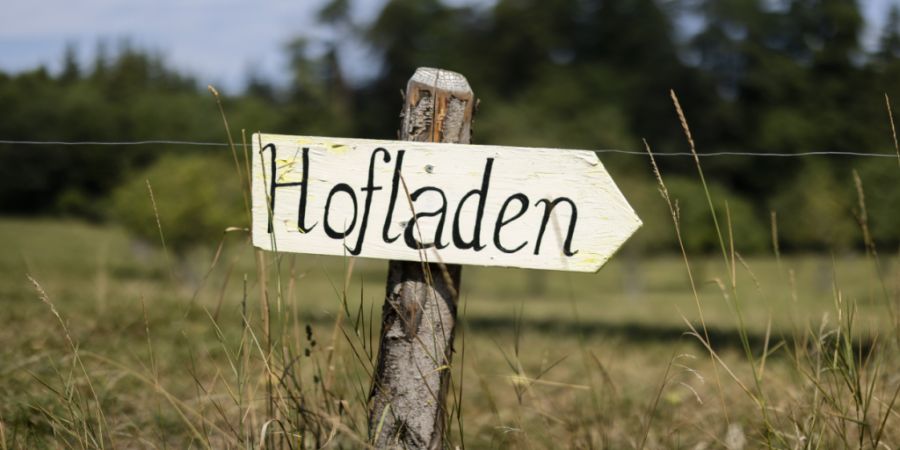 Nach Ansicht von Gewerkschaften und Detaillisten sollen im Kanton Luzern nur Hofläden, aber nicht alle unbedienten Läden, von verlängerten Öffnungszeiten profitieren. (Symbolbild)