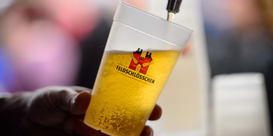Die Brauerei und Getränkehändlerin Feldschlösschen hat im vergangenen Jahr einen Umsatzrückgang erlitten. Neben dem rückläufigen Biermarkt belastete insbesondere ein Lieferstopp a...