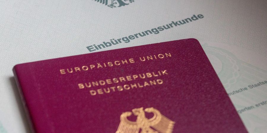 Im letzten Jahr wurden rund 200.100 Ausländerinnen und Ausländer eingebürgert.