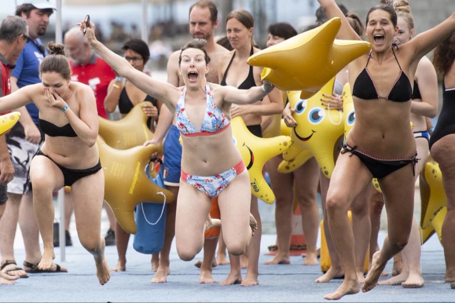 Ansturm: Voller Sprung voraus am 55. Zürcher Limmatschwimmen. (Archivbild)