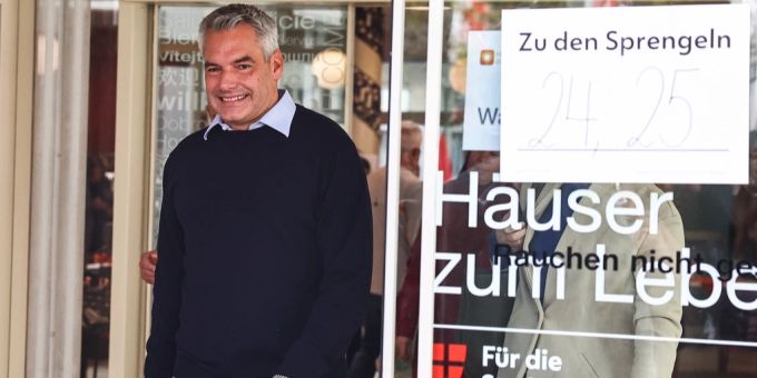 Bei der Parlamentswahl in Österreich hat Kanzler und ÖVP-Chef Karl Nehammer als einer der ersten Spitzenkandidaten seine Stimme abgegeben. Parlamentswahl in Österreich