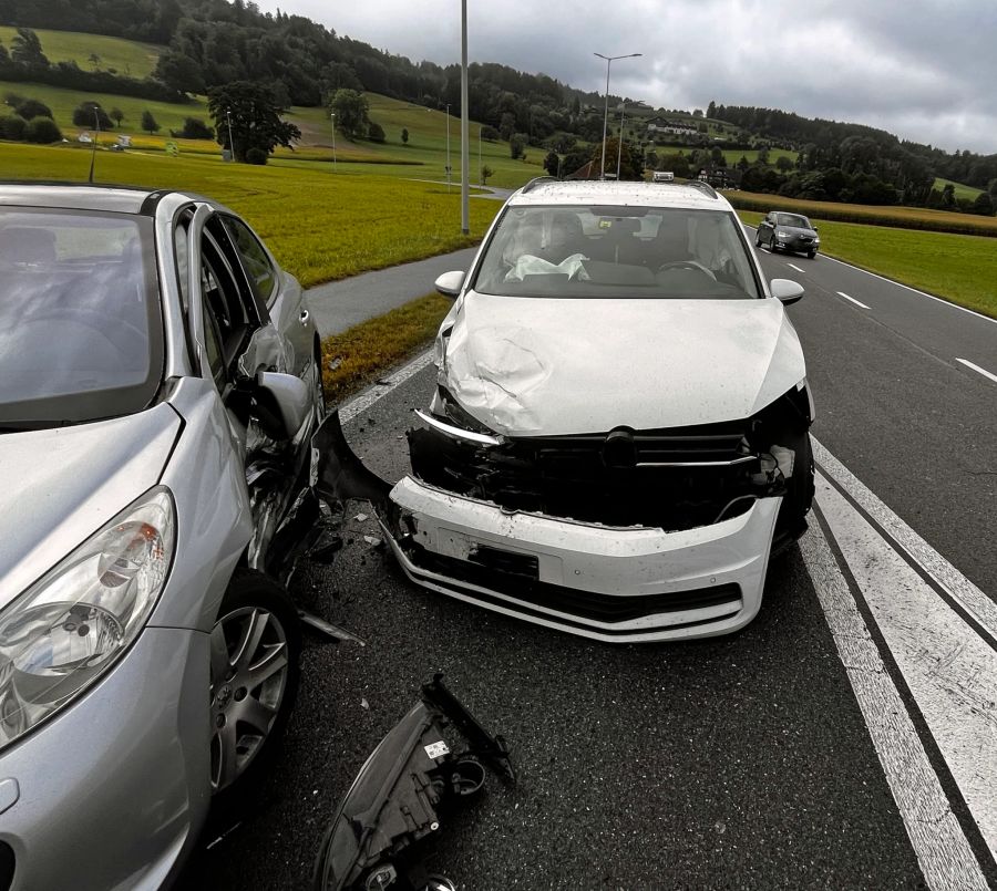 An den Fahrzeugen entstand ein Sachschaden.