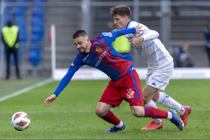 Für den FC Basel erzielte Edon Zhegrova in 74 Spielen 11 Tore und bereitete 17 weitere vor. Edon Zhegrova
