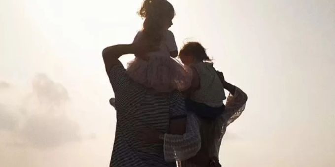 Auf dem Foto wirken Opfer und Täter wie eine Vorzeigefamilie. instagram