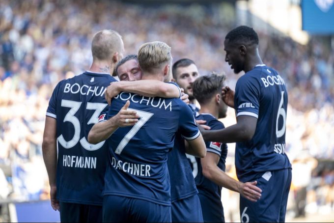 Der VfL Bochum dreht das Spiel gegen Holstein Kiel in der Bundesliga – kassiert aber trotzdem noch den Ausgleich. Bundesliga