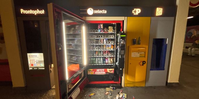 Glarus - Unbekannte stehlen Geldkassette aus Selecta-Automaten