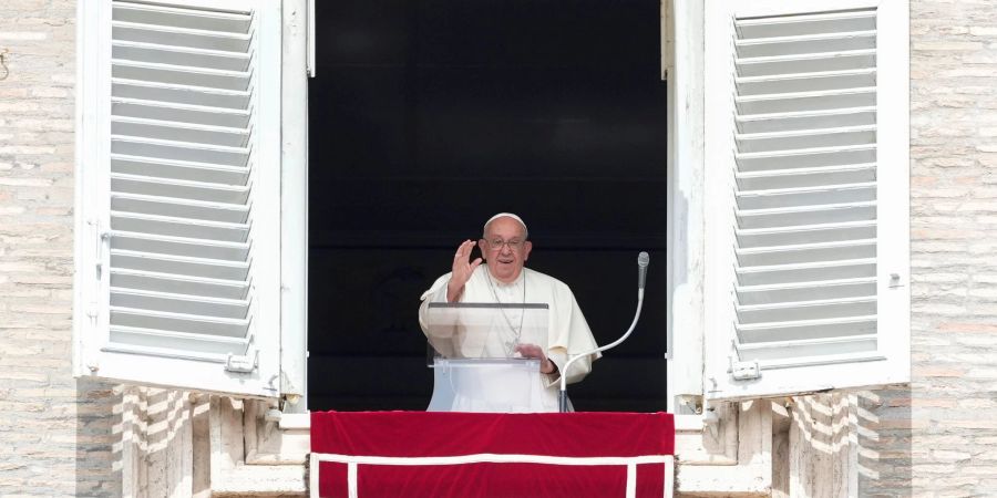 Papst Franziskus muss wegen einer leichten Grippe alle weiteren Termin am Montag absagen.