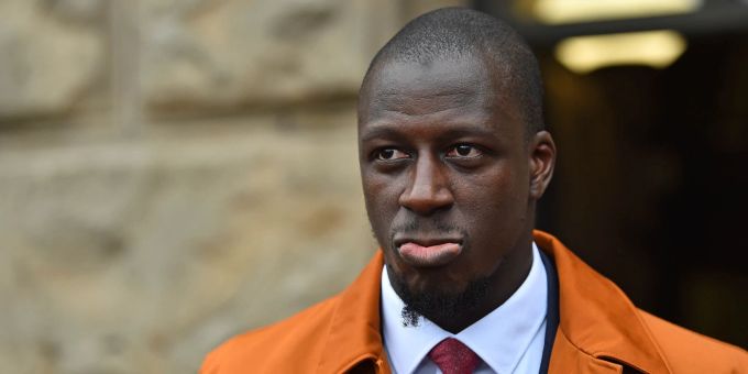 Manchester City muss seinem Ex-Spieler Benjamin Mendy Gehälter in Millionenhöhe auszahlen. Peter Powell/PA Wire/dpa Manchester City Benjamin Mendy