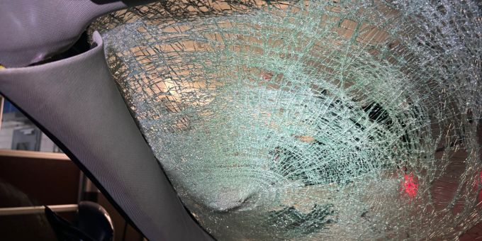 Elm GL - Fussgänger von Auto erfasst und am Kopf verletzt