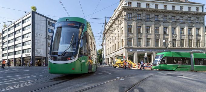 Ein Tram der BVB fährt durch die Stadt Basel. (Symbolbild) Tram Basel