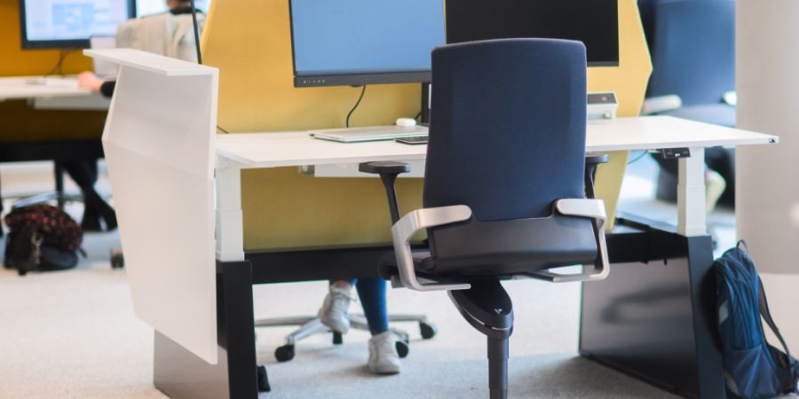 Weniger psychische Probleme oder Angst vor Jobverlust? Weshalb die Zürcherinnen und Zürcher seltener bei der Arbeit fehlen, kann nicht abschliessend erklärt werden. (Symbolbild)