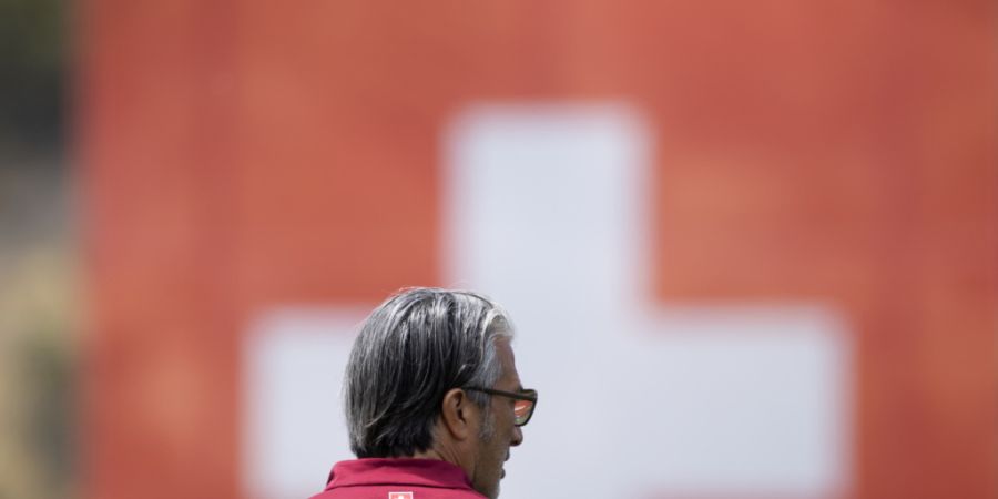 Während der Schweizer Nationaltrainer Murat Yakin mit Sonnenbrille an der Seitenlinie stehen könnte, ist es in der Schweiz längst Nacht. Die Zeitverschiebung bei der WM 2026 dürfte ...