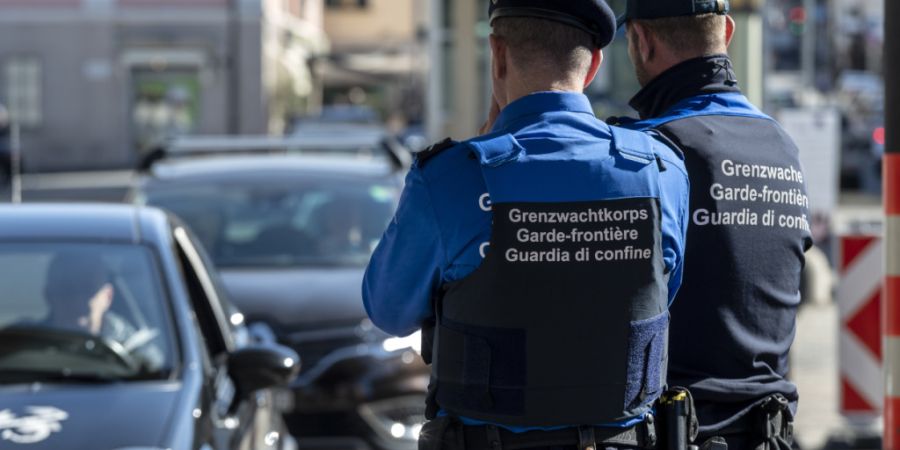 Eine «Gesundheitssteuer» für Grenzgänger soll die temporäre Abwanderung in die Schweiz eindämmen. (Archivbild)