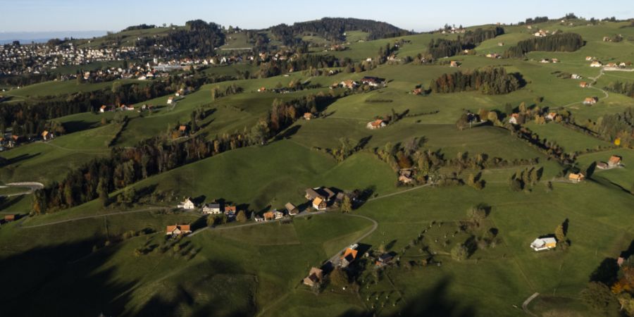Die Kantone Appenzell Innerrhoden und Ausserrhoden wollen die bundesrätlichen Vorgaben zum Raumplanungsgesetz aufgrund ihrer vergleichbaren Streusiedlungsstrukturen gemeinsam umsetzen....