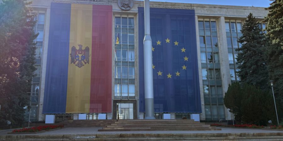 ARCHIV - Blick auf das Regierungsgebäude in der moldauischen Hauptstadt Chisinau. Foto: Katharina Schröder/dpa