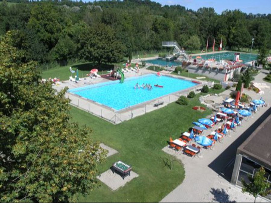 Das Giessenbad in Belp setzt das Warnschild seit vier Jahren ein.