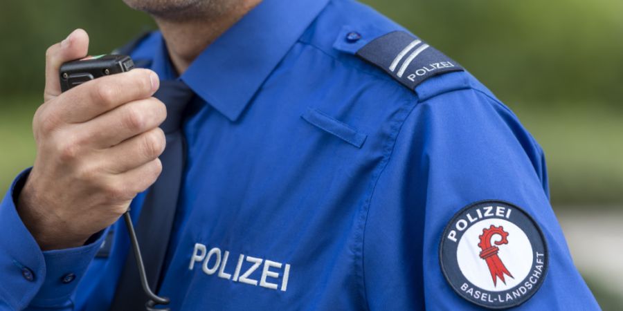 Die Polizei Basel-Landschaft sucht Zeugen des Unfalls. (Symbolbild)