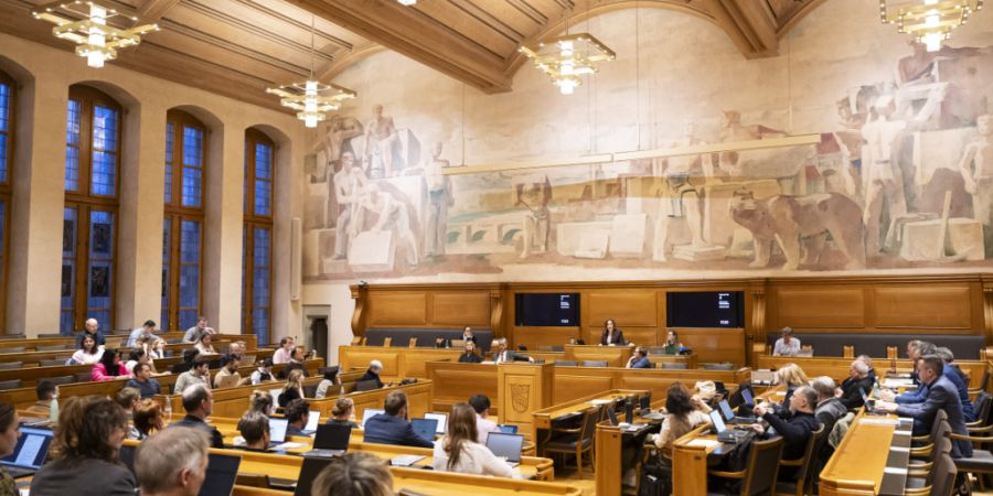 Das Berner Stadtparlament und allenfalls das Volk werden entscheiden, ob die Stadtregierung wieder auf sieben Mitglieder erweitert werden soll. (Archivbild)