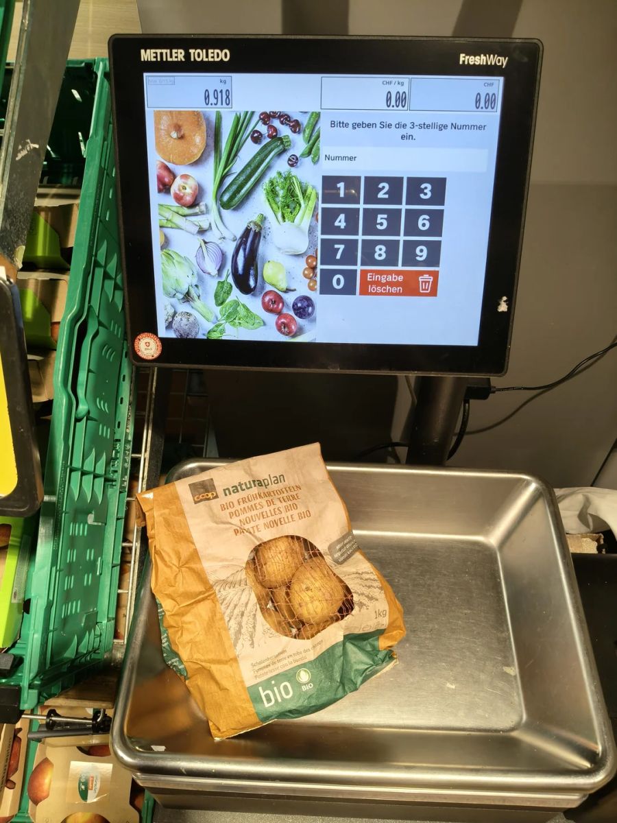 Ob es sich hier um ein «Härdöpfel-Gate» handelt, fragen sich viele User mit einem Augenzwinkern.