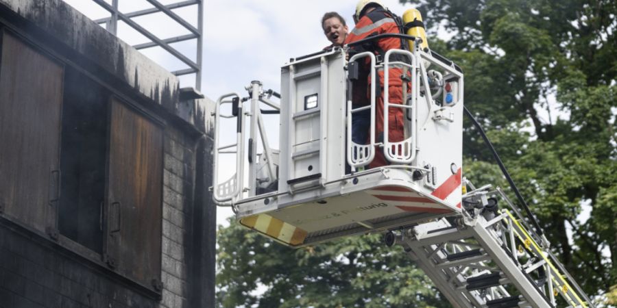 Zur Rettung der Personen kam auch eine Autodrehleiter zum Einsatz (hier bei einer Übung im Jahr 2021).
