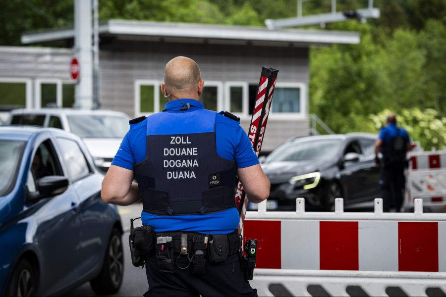 Alleine für diese Aufgabe sind aktuell rund 200 deutsche Zollbeamte nötig.